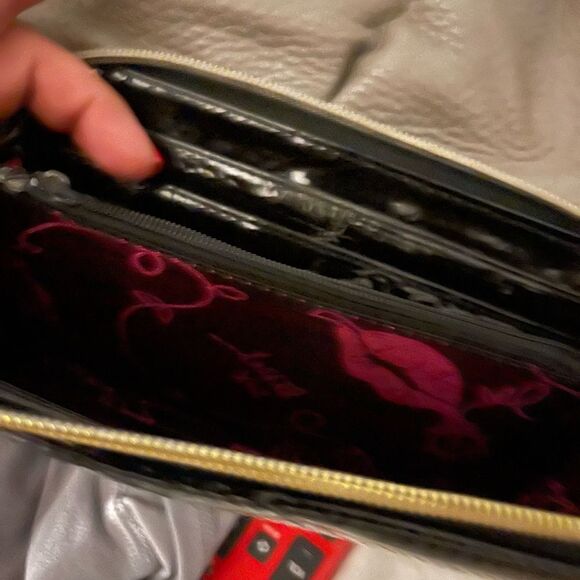 8x4 betsey johnson zip around long wallet/ guc rosebud/roses print silver bling - Picture 5 of 11